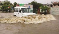 Thunderous rain lashes Nagpur, streets, low-lying areas flooded