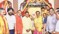 Devotees take first darshan of Lord Shri Badrinath at temple in Nagpur