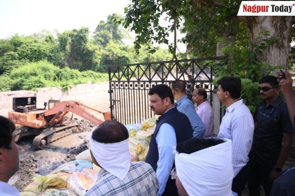 अंबाझरी तलाव आणि नाग नदीशी संबंधित आपत्ती निवारण कामाची उपमुख्यमंत्र्यांकडून पाहणी