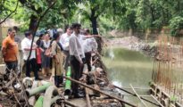 Nagpur Municipal Commissioner Surveys Shankar Nagar, Addresses Local Issues