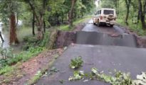 Video गोंदिया : हादसा !! नाले पर बने पुल का हिस्सा टूटा ,  कई गांवों का संपर्क टूटा
