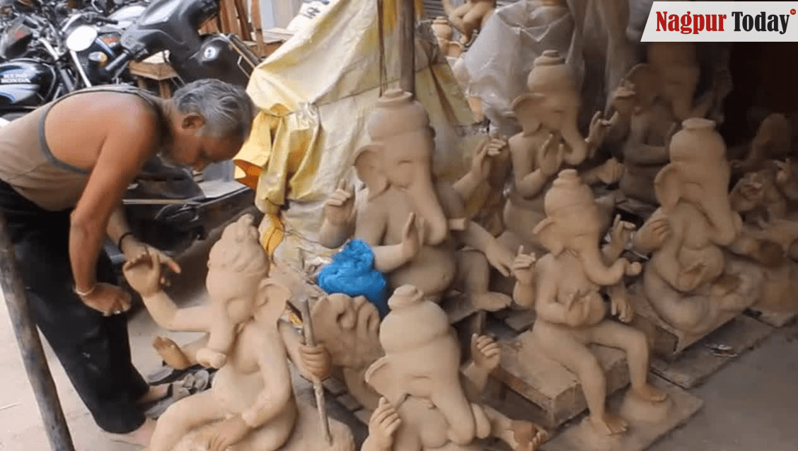 Ganeshotsav: Nagpur’s Chitar Oli abuzz with artisans giving final ...