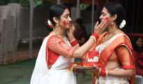 Vibrant ‘Sindur Khela’ by Bengali community marks end of Durga Puja in Nagpur