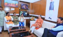 Guessing game: Uddhav meets Fadnavis in Nagpur, sparks speculation