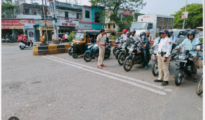 Are signals useless? Why do cops manually direct traffic at intersections in Nagpur?