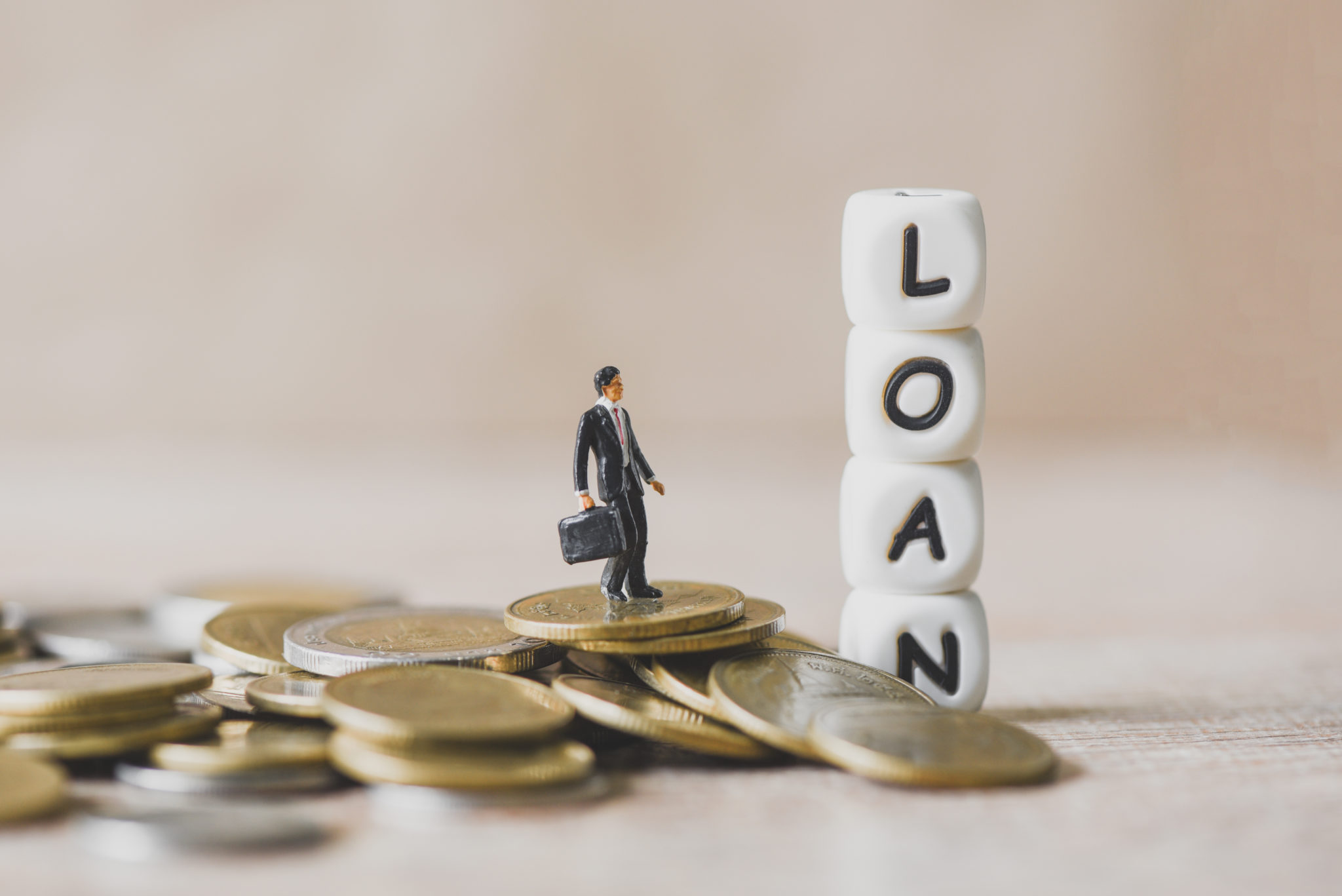 vecteezy_financial-loan-concept-businessmen-stand-on-money-coin_6860591-2048x1367.jpg