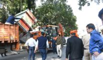 सीताबर्डी येथे मनपाची अवैध पथविक्रेत्याच्या विरोधात धडक कारवाई