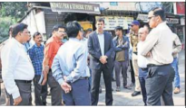 Nagging problem: NMC Boss surveys land for Sitabuldi hawkers’ relocation