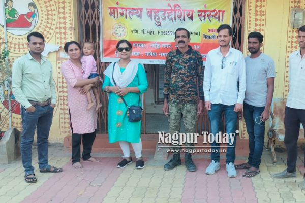 मांगल्य संस्था ने आयोजित किया जरूरतमंद आदिवासी गांव में लोगोंके लिए कपड़े वितरण कैंप