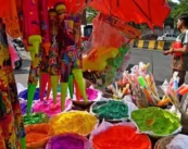 नागपुरात होळीनिमित्त बाजारपेठा बहरल्या;रंग,पिचकाऱ्या,मुखवटे, मिठाईने सजली दुकाने