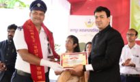 अग्निशमन अधिकारी व कर्मचारी यांचाही सत्कार