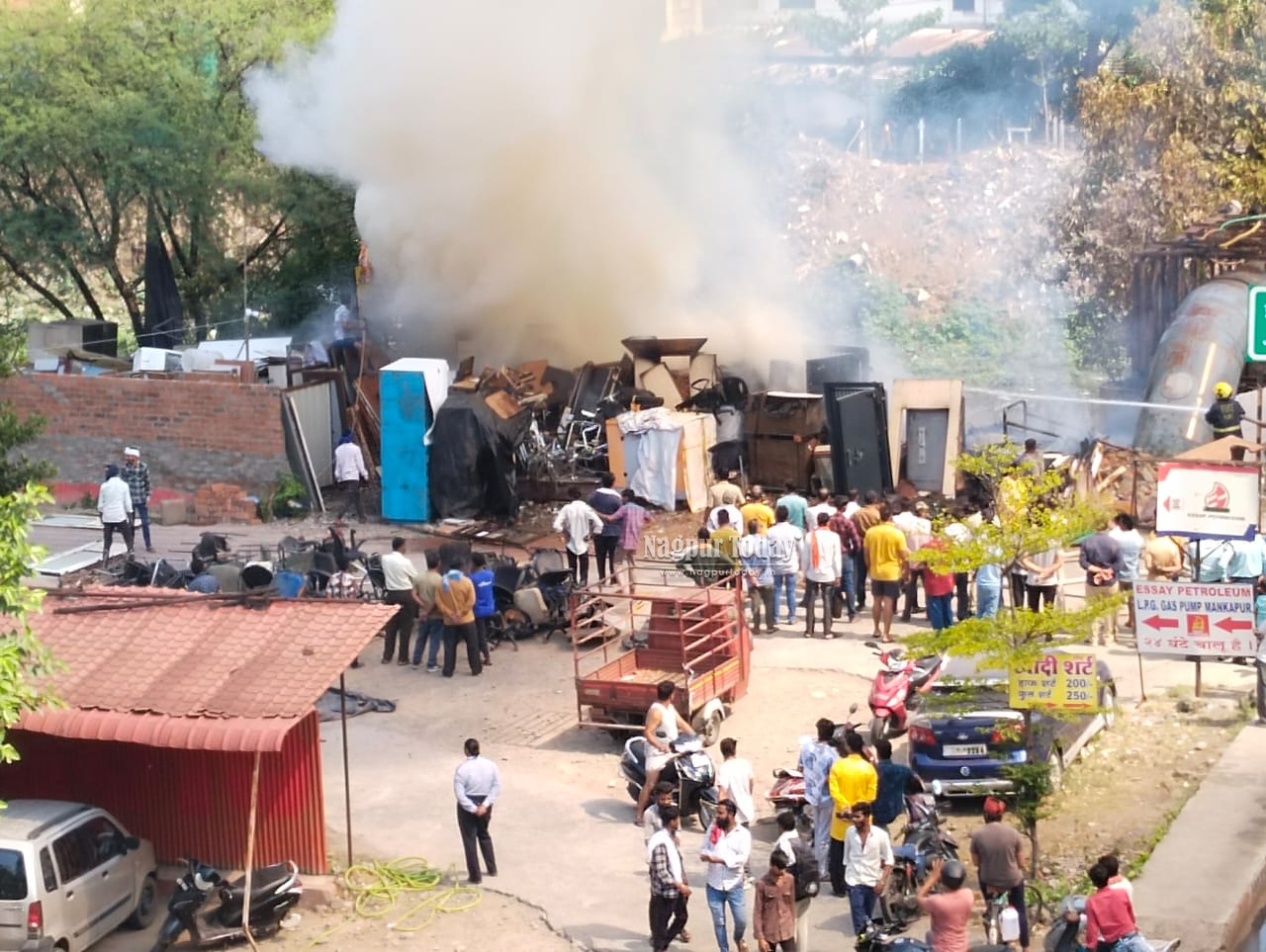 mixed major fire at scrap shop in ratan nagar mankapur