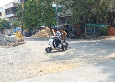 नागपुरातील प्रतापनगर-खामला सिमेंट रस्त्याच्या अर्धवट पडलेल्या कामामुळे नागरिक त्रस्त; स्थानिकांचे मुख्यमंत्र्यांना निवेदन
