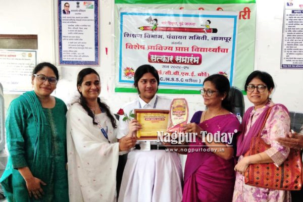 Shaankari Jadhav of DPS MIHAN with a perfect score felicitated by Education Department, Nagpur