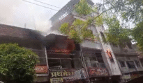 नागपूरच्या लालगंज परिसरातील कपड्यांच्या दुकानाला भीषण आग, लाखोंचा माल खाक!