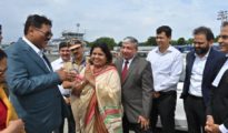 भारताचे सरन्यायाधीश भूषण गवई यांचे नागपूर विमानतळावर आगमन; न्यायमूर्ती व वरिष्ठ अधिकाऱ्यांचे स्वागत