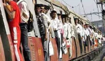 Freak tragedy: 5 killed, 6 injured after falling off moving train in Thane