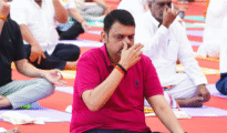 वारकऱ्यांच्या सान्निध्यात ‘भक्तियोग’चा योग; मुख्यमंत्र्यांचा पुण्यात सहभाग