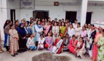 अतिरिक्त आयुक्त श्रीमती वैष्णवी बी यांनी महिला शिलाई क्लस्टर विकास प्रकल्पाला भेट