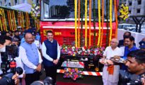 मुख्यमंत्री श्री.देवेंद्र फडणवीस, पालकमंत्री श्री. चंद्रशेखर बावनकुळे व राज्यमंत्री अँड.आशिष जयस्वाल यांचे हस्ते लाभार्थ्यांना किल्ली सुपूर्द