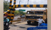 Idiots behind wheels: Another truck smashes into Gowari Flyover height barrier