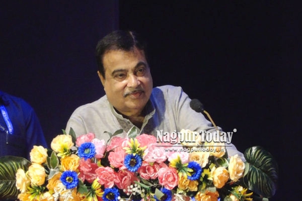 Nagpur: Nitin Gadkari Criticizes Government Machinery, Calls It “Useless” at Public Event