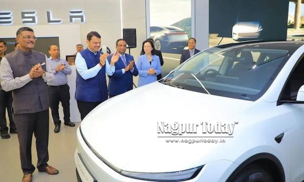 Tesla Drives Into India: Mumbai Showroom Inaugurated as Gadkari’s “Make in India” Stand Shapes EV Milestone