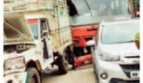 Aapli Bus collides with 3 vehicles after brake failure in Nagpur