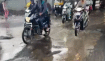 नागपूरच्या रस्त्यांची खरी स्थिती पहिल्याच पावसामुळे आली समोर;खड्ड्यांत पाणी साचल्याने नागरिक त्रस्त