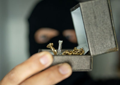 Rs 6.5 lakh gold jewellery stolen from house in Pachpaoli