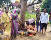 गुल्लर के पेडसे निकली जलधारा…  पीछले पाच दिनोसे बह रहा है पवित्र जल
