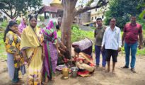गुल्लर के पेडसे निकली जलधारा…  पीछले पाच दिनोसे बह रहा है पवित्र जल