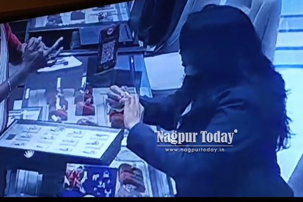 Woman Caught Trying to Steal Ring at Rokde Jewellers
