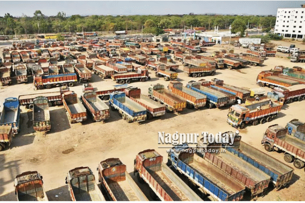 Truckers in Maharashtra begin indefinite strike over e-challan, demand relief