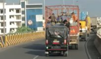 Filmy style dacoity: Rampant looting of fruits, vegetables from moving trucks on Nagpur Highways!!