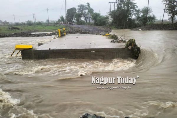 CM Reviews Nagpur Rainfall Crisis Amid Severe Waterlogging