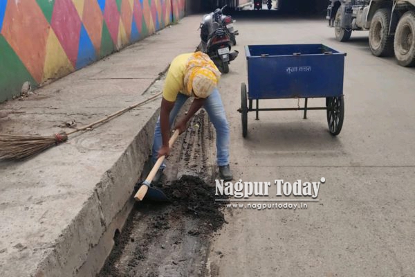 NMC cleans waterlogged underbridges in city