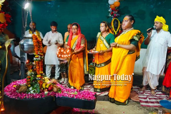 Video गोंदिया: मोक्ष धाम में शिव भक्ति , अर्धनारीश्वर रूप में किन्नरों का रुद्राभिषेक- महाआरती