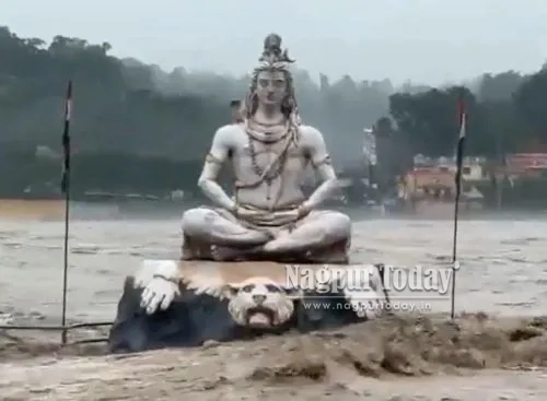 Rising Ganga touches Lord Shiva’s feet at Rishikesh