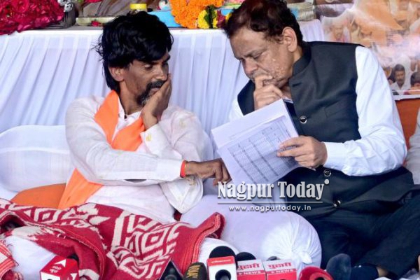 Maratha quota talks fail, Jarange targets Fadnavis again