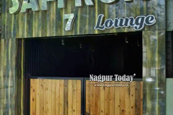 Nagpur Crime Branch Busts Illegal Hookah Parlour in Dharampeth; 18 Booked