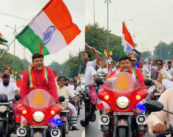 सावनेर तिरंगा रॅलीत आमदार आशिष देशमुख यांचा हेल्मेटशिवाय स्टंट;पोलिसांचीच बाइक बनली ‘शो पीस’!