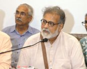 महात्मा गांधींच्या प्रपौत्र तुषार गांधी अडचणीत; माओवाद्यांची तुलना स्वातंत्र्यसैनिकांशी केल्याने वाद!