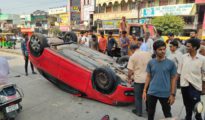 नागपुरात भरधाव कार पलटी; भीषण अपघातात चार युवक जखमी