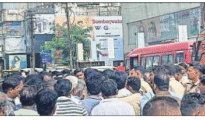 Sitabuldi turns into battleground: Hawkers vs NMC in fresh showdown