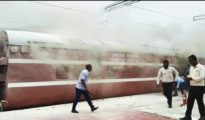 Video गोंदिया: कोच में लगी आग ने रोकी रफ्तार ,  कई ट्रेनें विलंब व रद्द यात्री परेशान