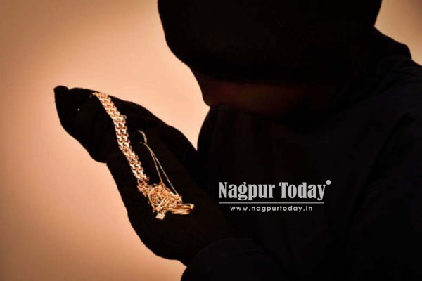 3 of family held for stealing woman’s jewellery worth Rs 15.3 lakh