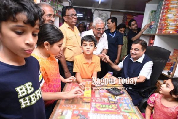 Union Minister Nitin Gadkari Enjoys Diwali Shopping with Grandchildren