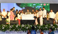 Nagpur: CM Devendra Fadnavis Felicitates Winners of ‘Rang De Nagpur’ Wall Art Competition