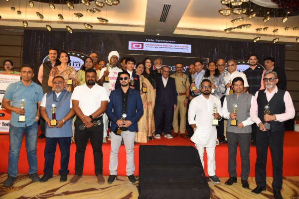 Amruta Fadnavis Graces Nagpur Today Vibhuti Awards 2025, Honours City’s Achievers